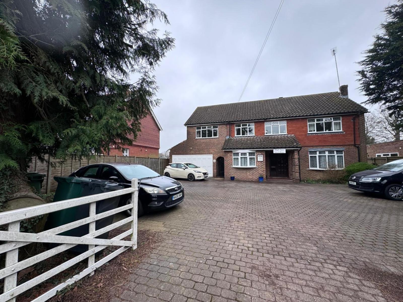 High Trees Guest House Gatwick Horley Eksteriør billede