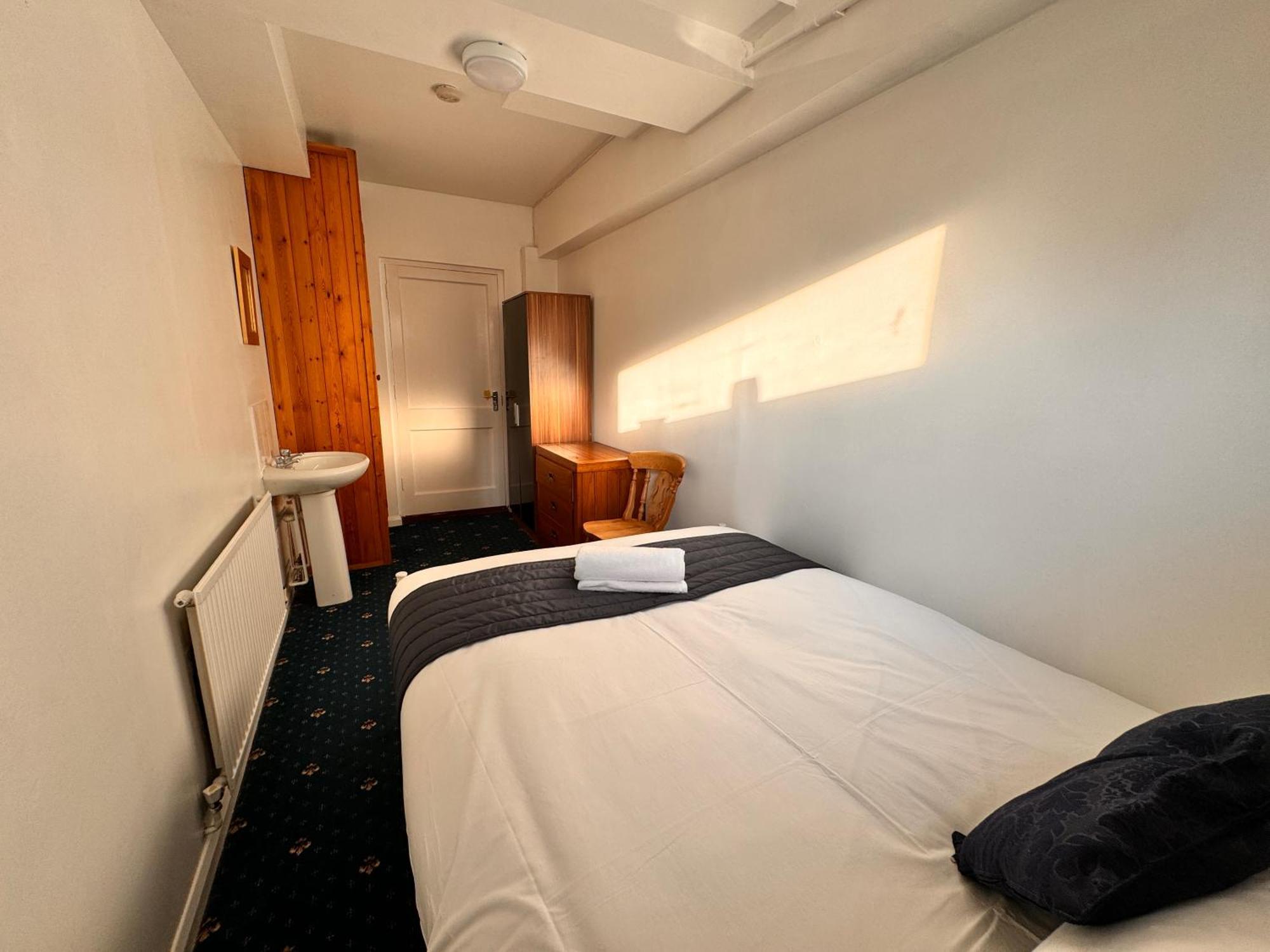 High Trees Guest House Gatwick Horley Eksteriør billede